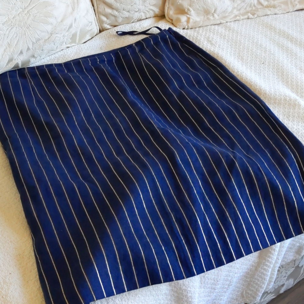 Ralph Lauren knee length pure linen skirt "10" in navy with gold stripes.